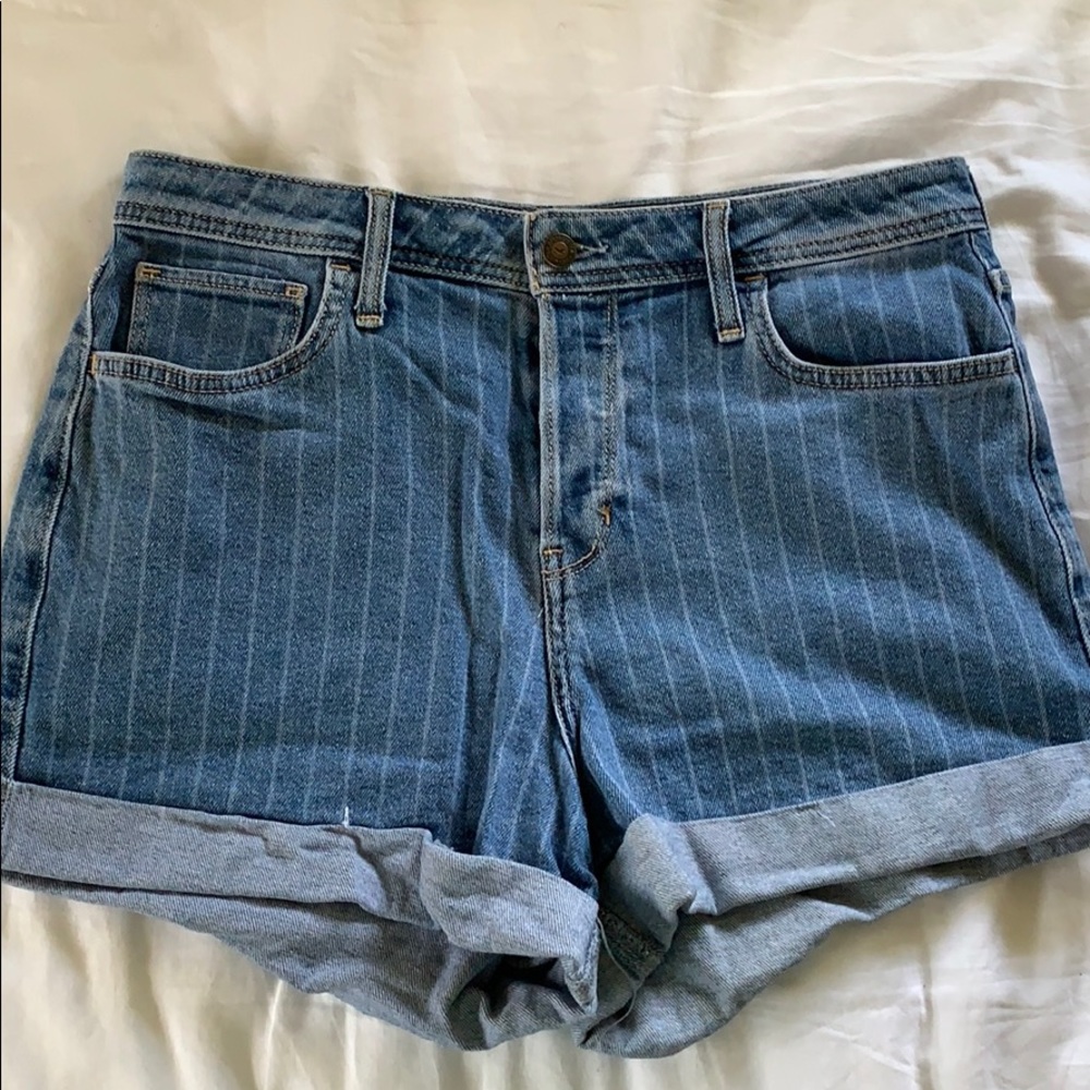 Hollister Ultra High-Rise Mom Short 3”